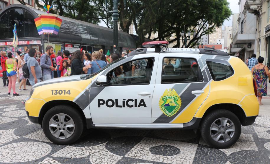 Polícia Militar garante a segurança de milhares de pessoas durante o desfile de Carnaval em Curitiba