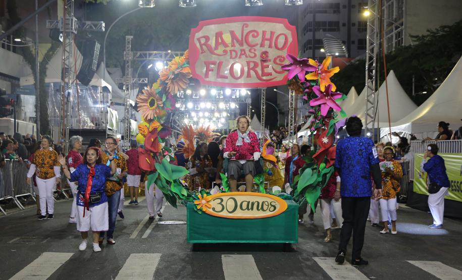 Polícia Militar garante a segurança de milhares de pessoas durante o desfile de Carnaval em Curitiba