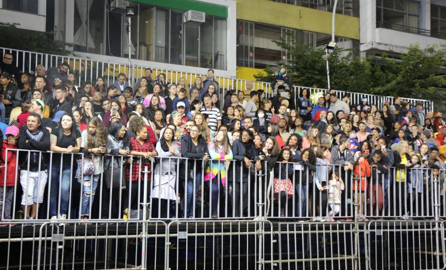 Polícia Militar garante a segurança de milhares de pessoas durante o desfile de Carnaval em Curitiba