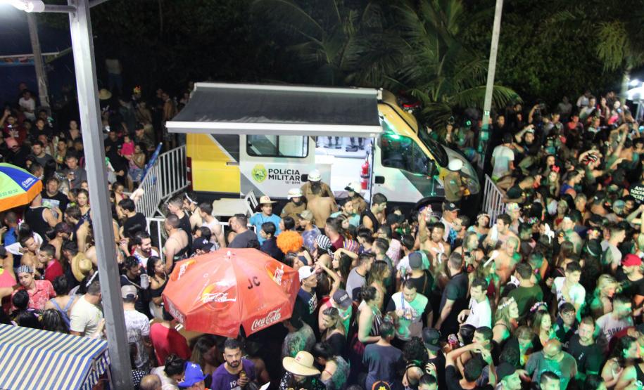Com reforço da PM, multidões curtem terceiro dia de Carnaval no Paraná com mais segurança e diversão