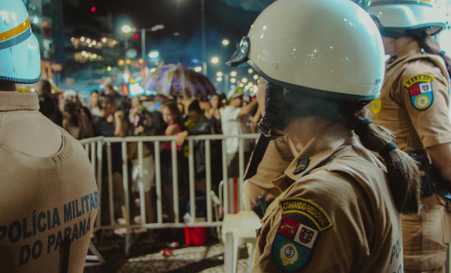 Com reforço da PM, multidões curtem terceiro dia de Carnaval no Paraná com mais segurança e diversão