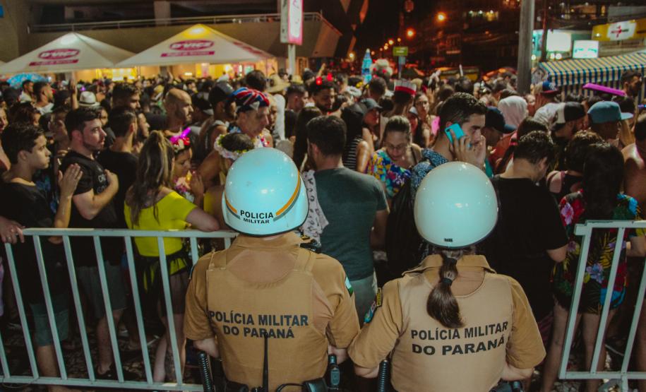 Com reforço da PM, multidões curtem terceiro dia de Carnaval no Paraná com mais segurança e diversão