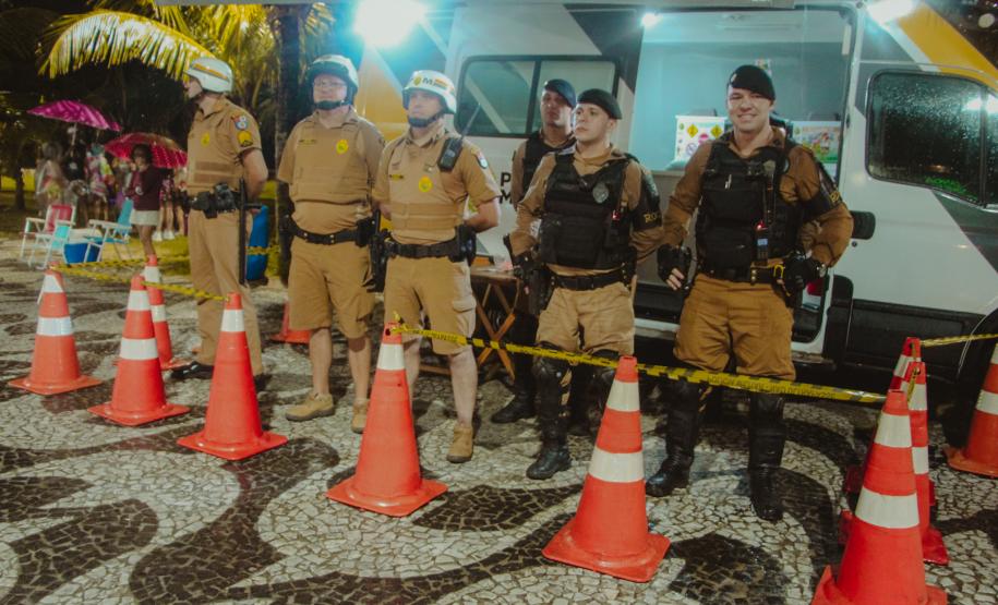 Com reforço da PM, multidões curtem terceiro dia de Carnaval no Paraná com mais segurança e diversão