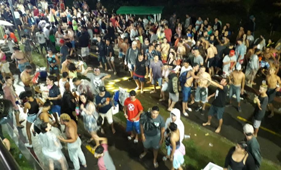 Chuva e intensa movimentação nas rodovias marcam primeiro dia de Carnaval no Litoral; ações preventivas ocorrem em todo Estado