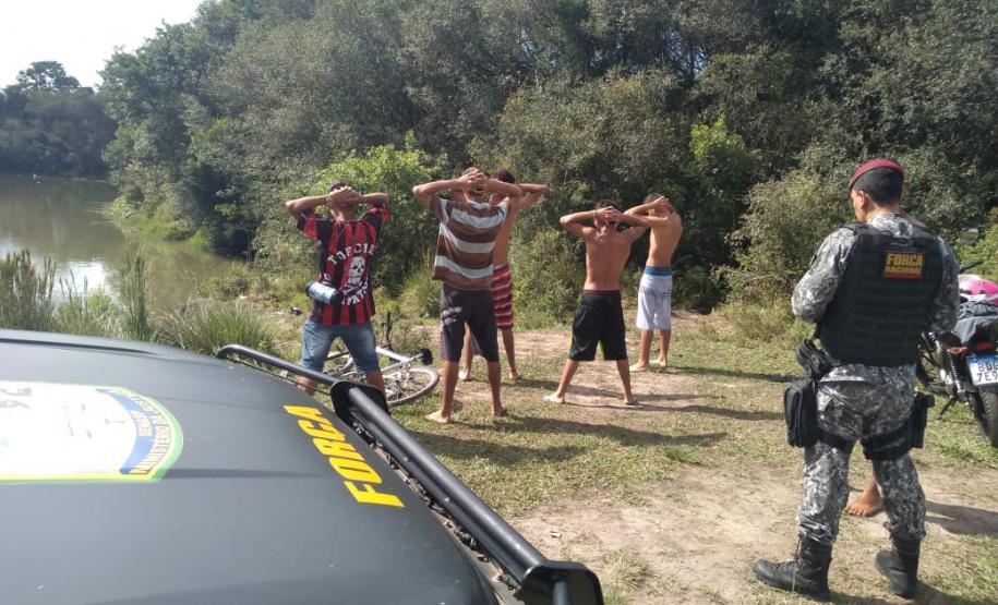 Operação Impacto I é desencadeada em São José dos Pinhais durante ações do projeto piloto Em Frente Brasil; duas armas de fogo são apreendidas