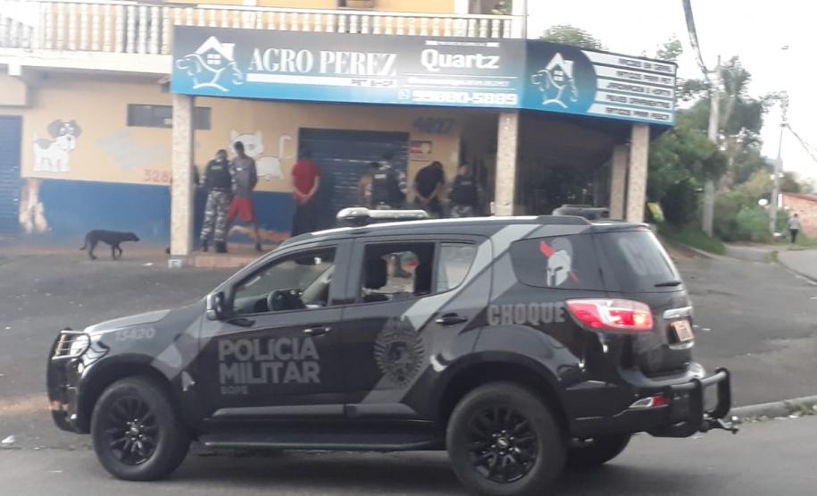 Operação Impacto I é desencadeada em São José dos Pinhais durante ações do projeto piloto Em Frente Brasil; duas armas de fogo são apreendidas