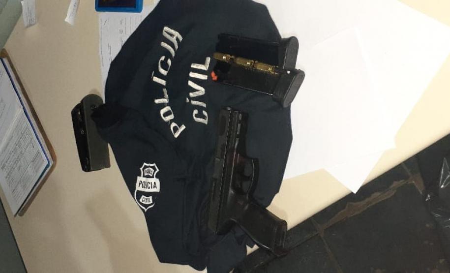 Trio suspeito de envolvimento com homicídio é preso pela PM em Colombo; uma arma de fogo foi apreendida