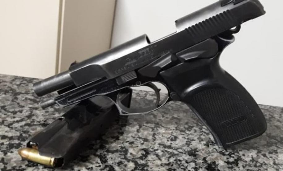 Trio é preso e arma de fogo é apreendida por policiais militares de Rolândia (PR) após denúncia