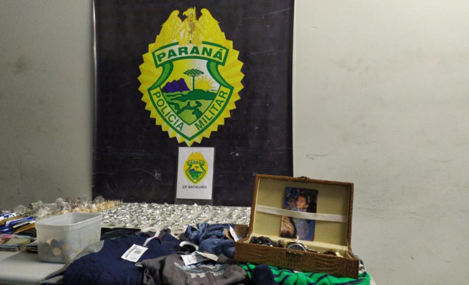 Casal é preso pela PM e mais de 1,7 mil porções de drogas são apreendidas na CIC