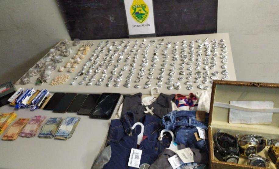 Casal é preso pela PM e mais de 1,7 mil porções de drogas são apreendidas na CIC