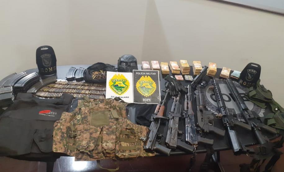 Seis fuzis e 654 munições foram apreendidos por policiais militares em condomínio de Colombo (PR) após confusão de moradores