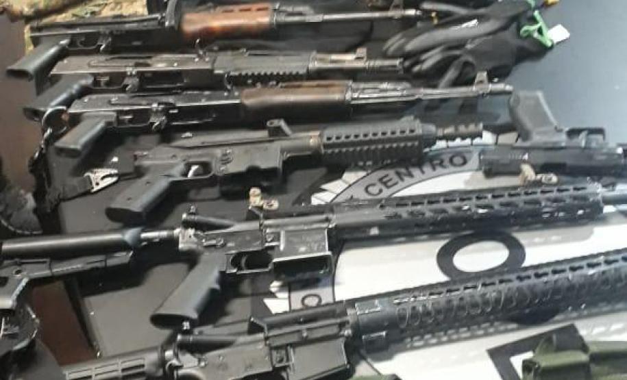 Seis fuzis e 654 munições foram apreendidos por policiais militares em condomínio de Colombo (PR) após confusão de moradores