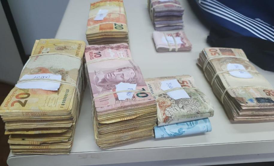 Seis fuzis e 654 munições foram apreendidos por policiais militares em condomínio de Colombo (PR) após confusão de moradores