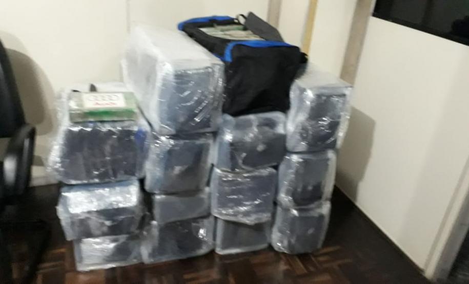 Em Paranaguá (PR), PM intercepta carreta com 354 quilos de cocaína que iria para o exterior