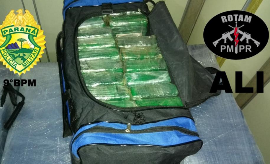 Em Paranaguá (PR), PM intercepta carreta com 354 quilos de cocaína que iria para o exterior