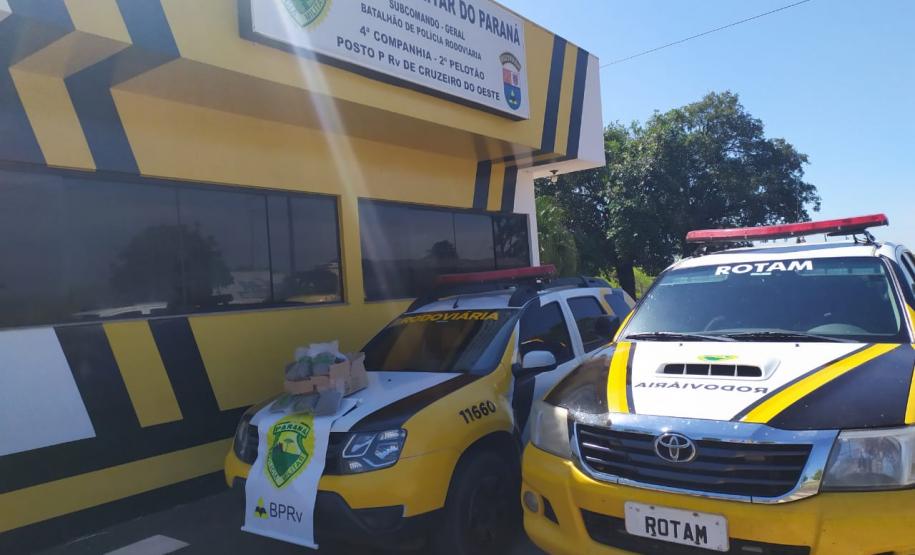 Fiscalização a ônibus termina com rapaz preso e cinco quilos de skank apreendido no Noroeste do estado