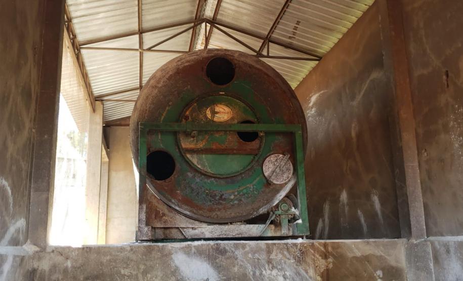 Granja que depositava frangos mortos em área de proteção permanente é autuada em R$ 10 mil pela Polícia Ambiental em Iporã (PR)