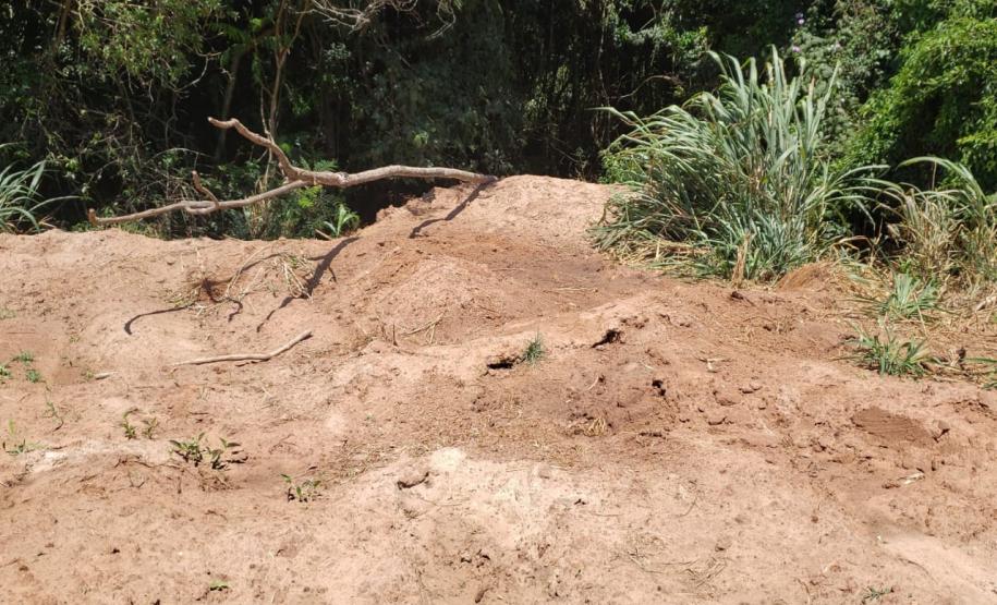 Granja que depositava frangos mortos em área de proteção permanente é autuada em R$ 10 mil pela Polícia Ambiental em Iporã (PR)