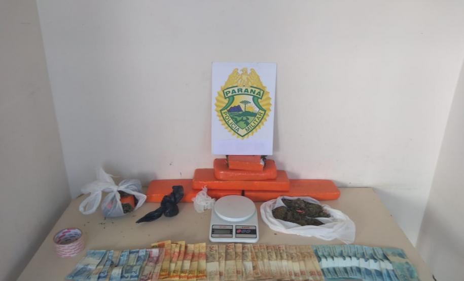 Durante Operação Fronteira, PM prende dois homens e apreende de mais de cinco quilos de maconha nos Campos Gerais