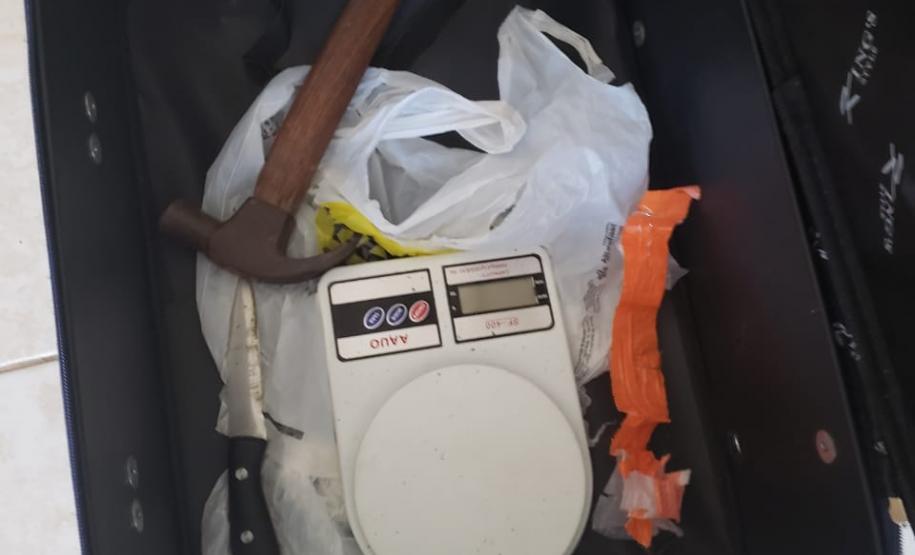 Durante Operação Fronteira, PM prende dois homens e apreende de mais de cinco quilos de maconha nos Campos Gerais