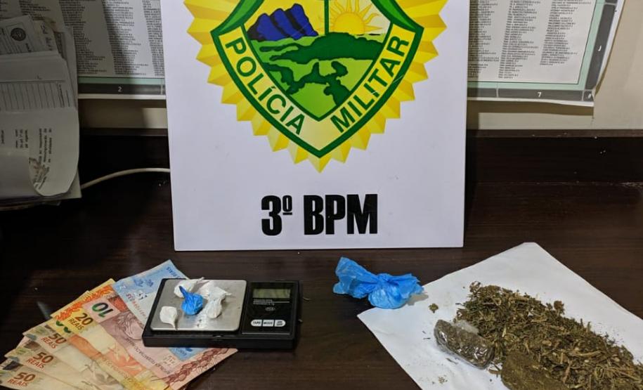 PM prende dupla e apreende 80 porções de drogas em situações distintas no Sudoeste do estado