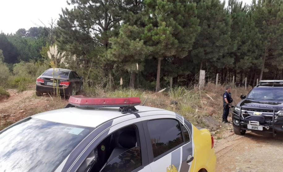 Carro roubado em Santa Catarina é recuperado pela PM em Fazenda Rio Grande, na RMC