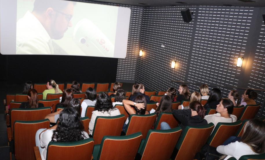 Encontro Cultural no Cine Passeio em Curitiba marca homenagem da PM ao Dia Internacional da Mulher