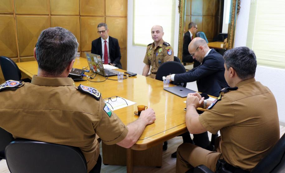 Comandante-Geral da PM recebe Promotores de Justiça do MPPR em Curitiba (PR)