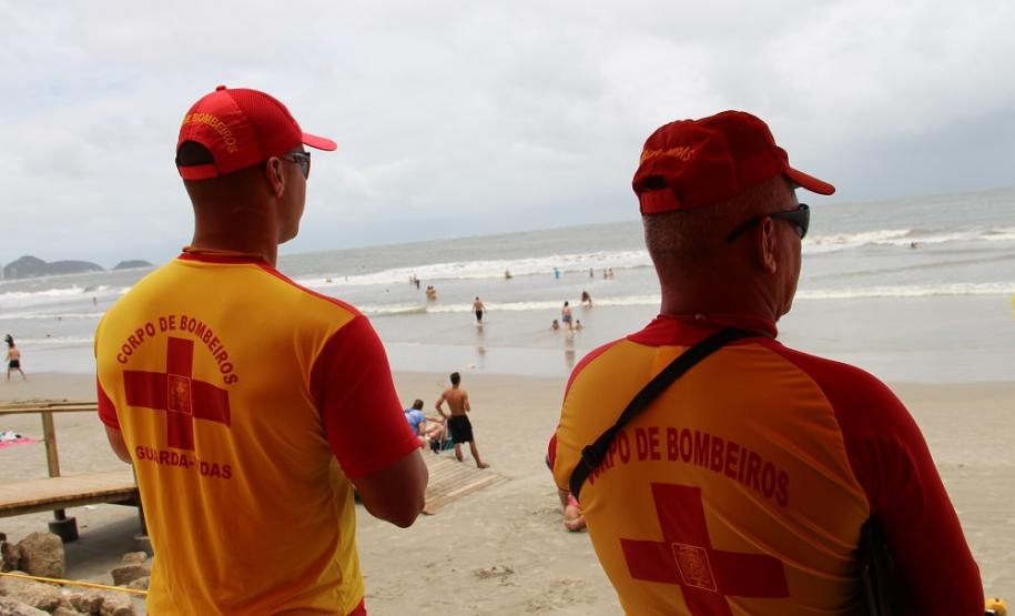 Mortes por afogamento caem 53,3% nas praias do Paraná durante a temporada de verão