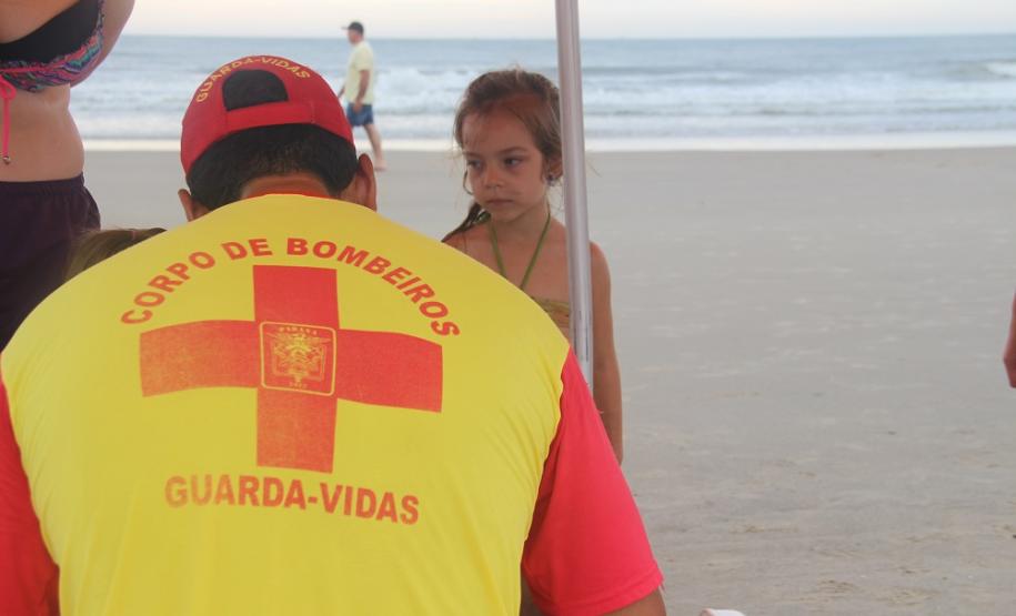 Mortes por afogamento caem 53,3% nas praias do Paraná durante a temporada de verão