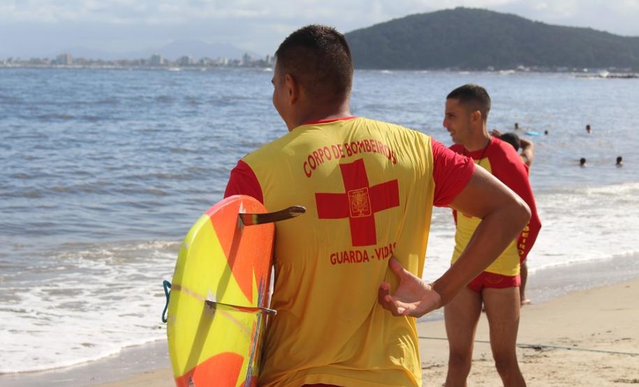 Mortes por afogamento caem 53,3% nas praias do Paraná durante a temporada de verão