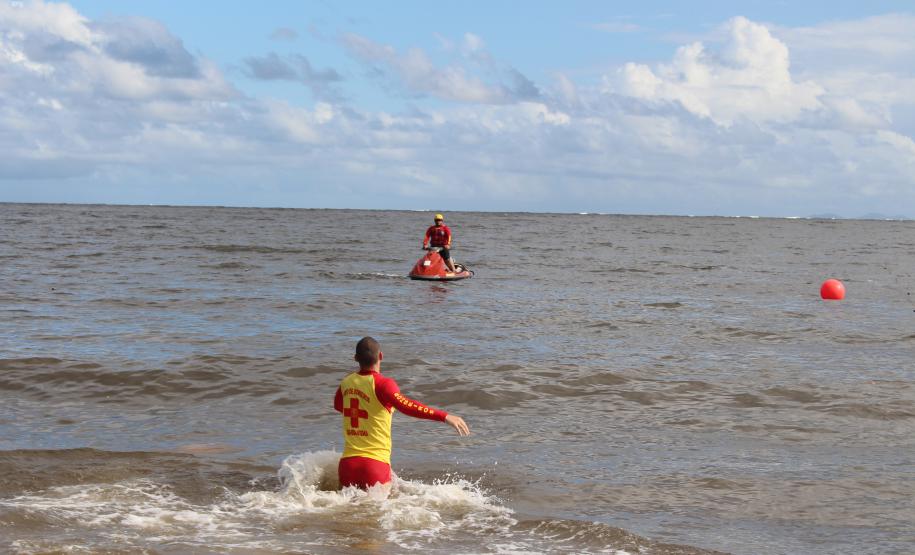 Mortes por afogamento caem 53,3% nas praias do Paraná durante a temporada de verão