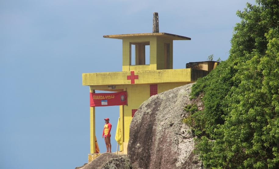 Mortes por afogamento caem 53,3% nas praias do Paraná durante a temporada de verão