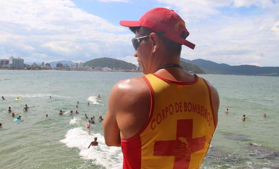 Mortes por afogamento caem 53,3% nas praias do Paraná durante a temporada de verão