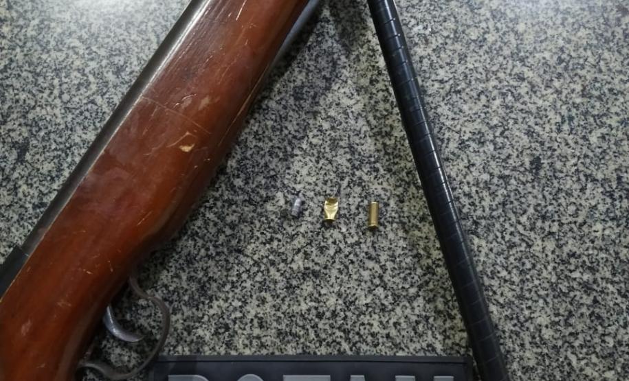 PM prende cinco pessoas e apreende duas armas de fogo e mais de 100 munições no Oeste do estado
