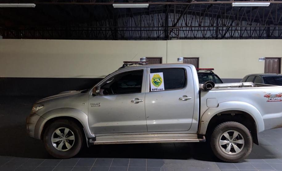 BPFron recupera dois veículos e apreende quase 2 mil pacotes de cigarros contrabandeados no Oeste do estado