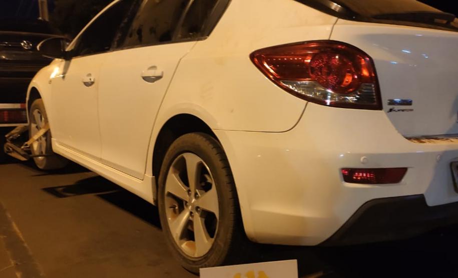 Nova fase da Operação Obturação resulta em apreensão de sete automóveis carregados com cigarros contrabandeados, em Guaíra (PR)