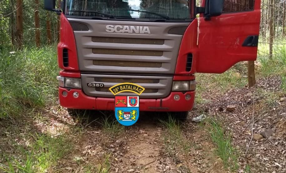 Caminhão é recuperado pela PM em Caetano Mendes, nos Campos Gerais