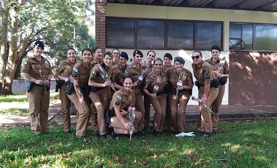 Batalhão da PM de Cascavel faz homenagem às policiais militares em alusão ao Dia Internacional da Mulher