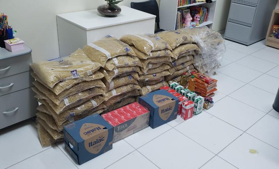 Em Londrina (PR), PM entrega donativos ao CEI Iracema Helena Campregher