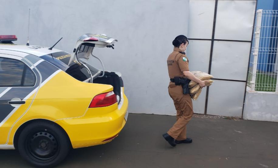 Em Londrina (PR), PM entrega donativos ao CEI Iracema Helena Campregher