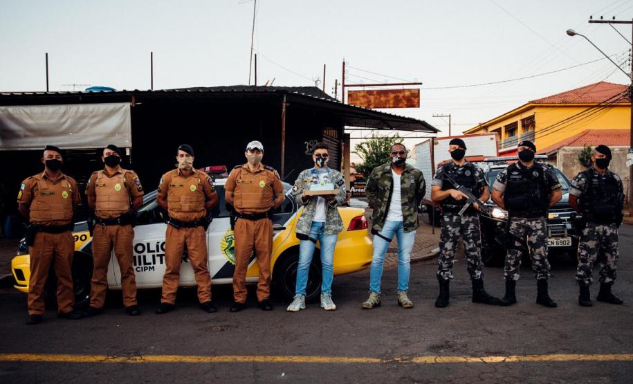 Garoto fã da PM recebe policiais no dia do aniversário em Londrina (PR)