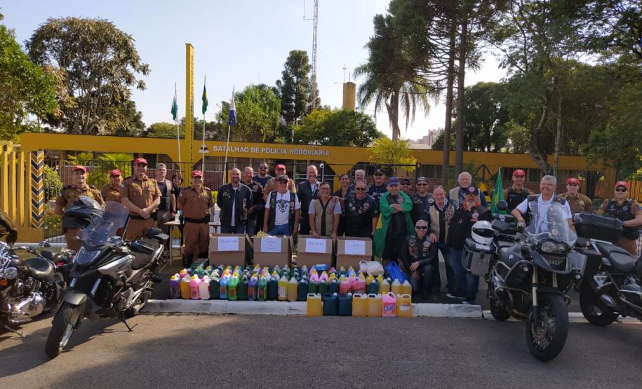 Batalhão Rodoviário da PM recebe doação de materiais de higiene para auxiliar no combate ao coronavírus