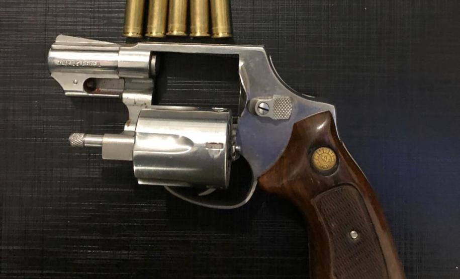 BPAmb-FV apreende armas de fogo, materiais de pesca e prende duas pessoas em situações distintas no Centro-Sul do estado