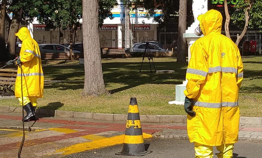 Polícia Militar presta apoio na desinfecção de unidades hospitalares que atendem casos de coronavírus no Paraná