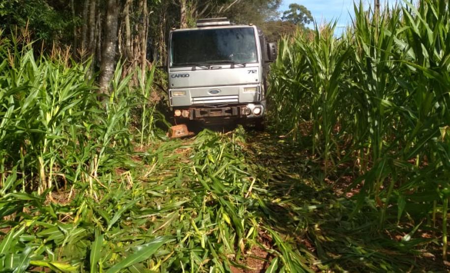 Caminhão carregado com 216 caixas de cigarros é apreendido pela PM no Sudoeste do estado