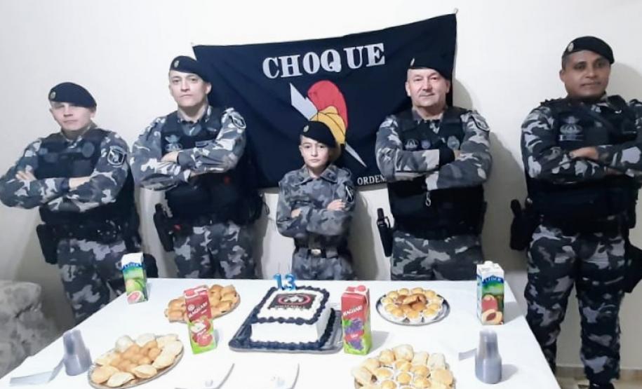 Adolescente recebe surpresa do Pelotão de Choque no aniversário de 13 anos em Guarapuava (PR)