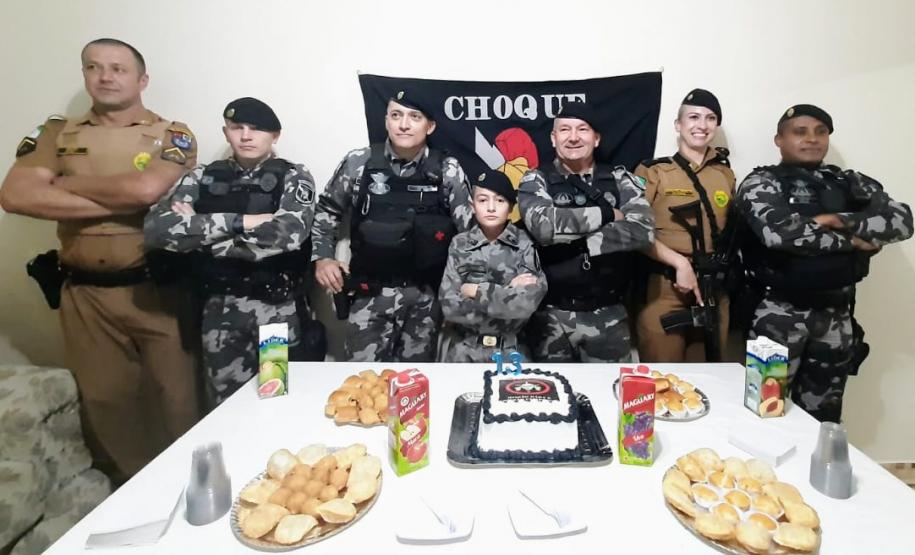Adolescente recebe surpresa do Pelotão de Choque no aniversário de 13 anos em Guarapuava (PR)