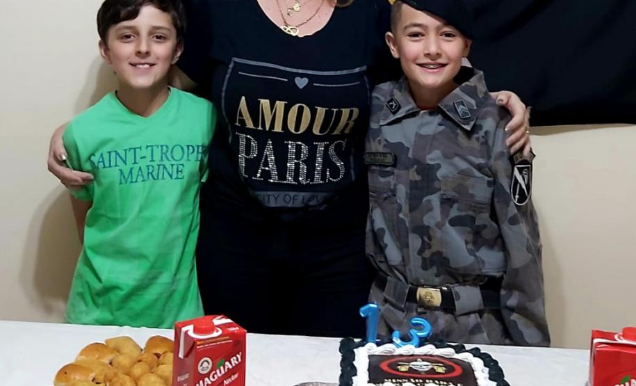 Adolescente recebe surpresa do Pelotão de Choque no aniversário de 13 anos em Guarapuava (PR)