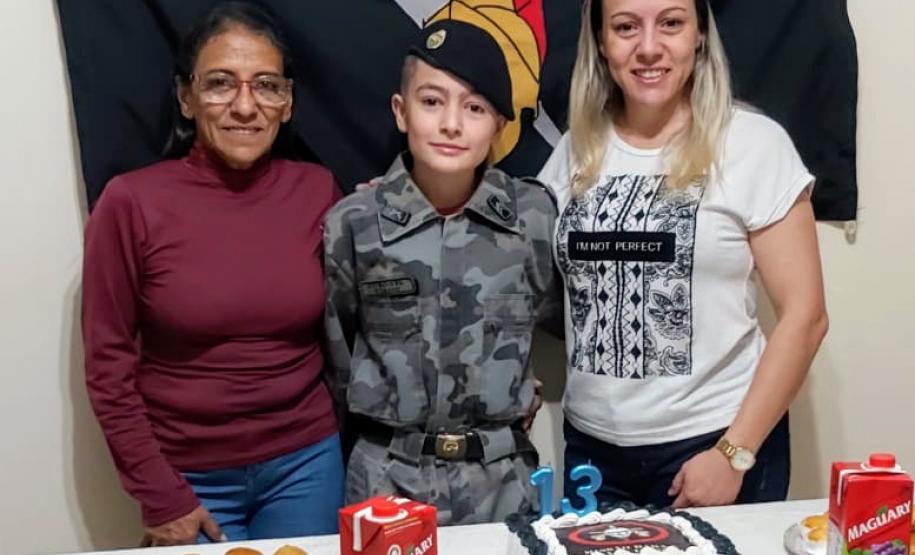 Adolescente recebe surpresa do Pelotão de Choque no aniversário de 13 anos em Guarapuava (PR)